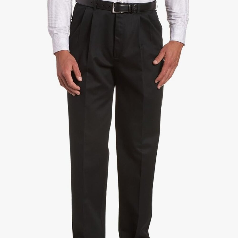 HAGGAR MEN'S WORK TO WEEKEND HIDDEN EXPANDABLE WAIST CLASSIC FIT PLEATED FRONT